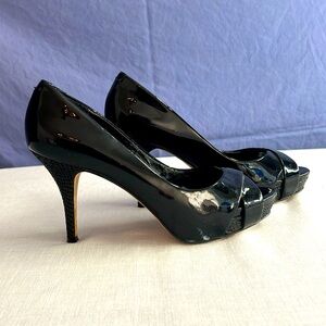 🌞 White House Black Market black patent leather 4” platform stillletto heel 7.5